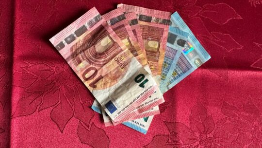 Bank en meubels besteld met korting