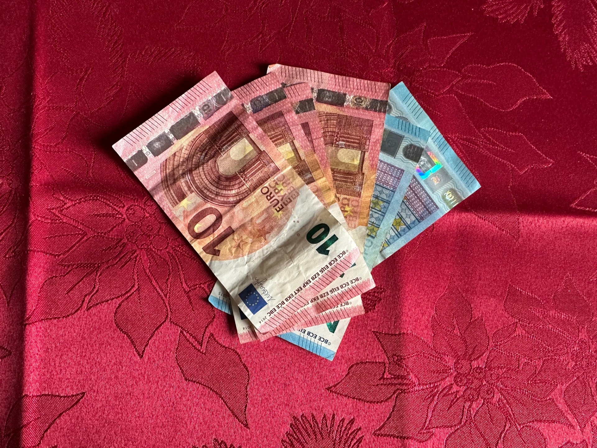 Bank en meubels besteld met korting